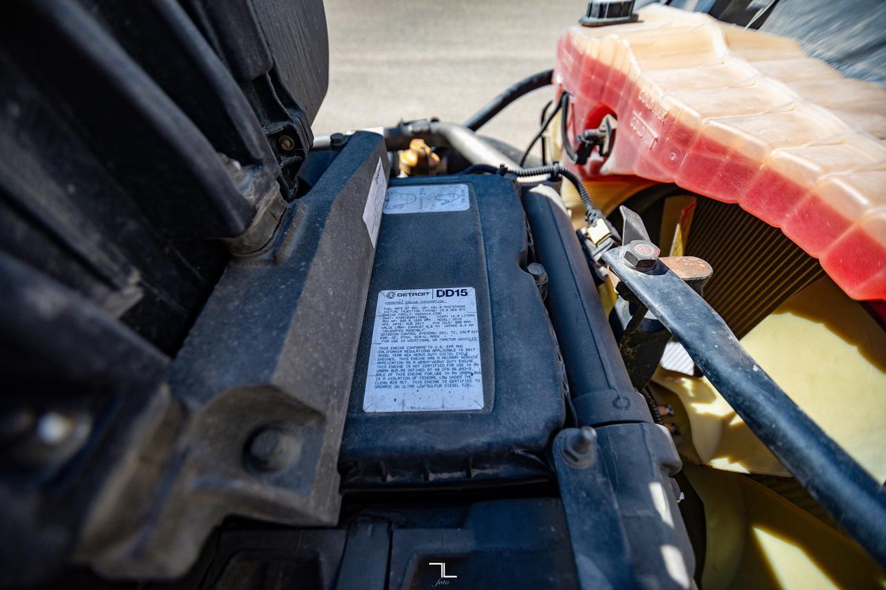 2018 Western Star 5700 XE Daycab Tractor Heavy Spec Red Deer AB