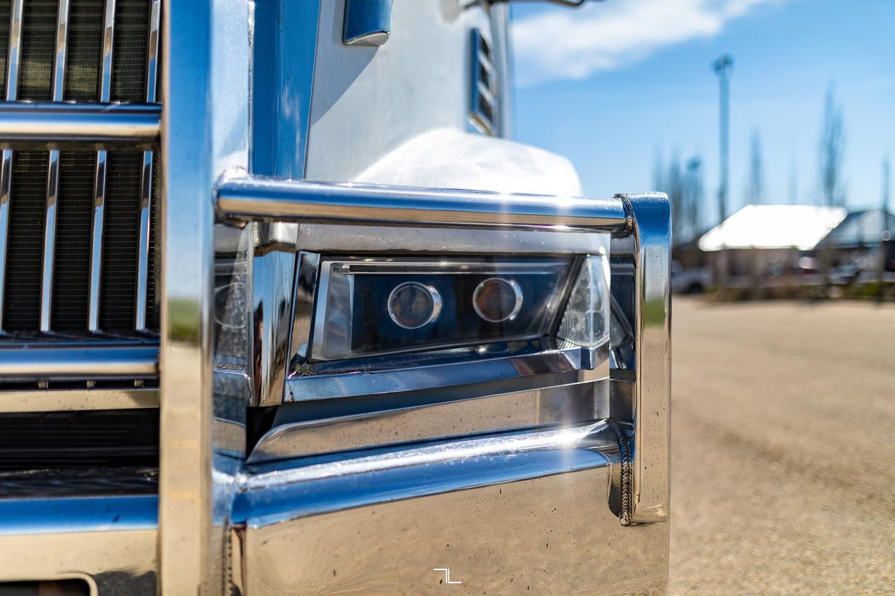 2018 Western Star 5700 XE Daycab Tractor Heavy Spec Red Deer AB