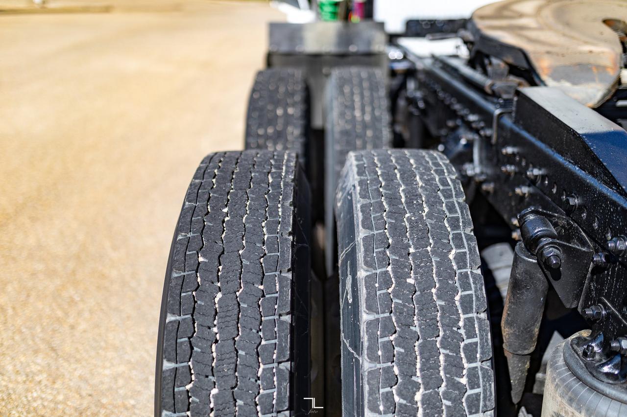 2018 Western Star 5700 XE Daycab Tractor Heavy Spec Red Deer AB