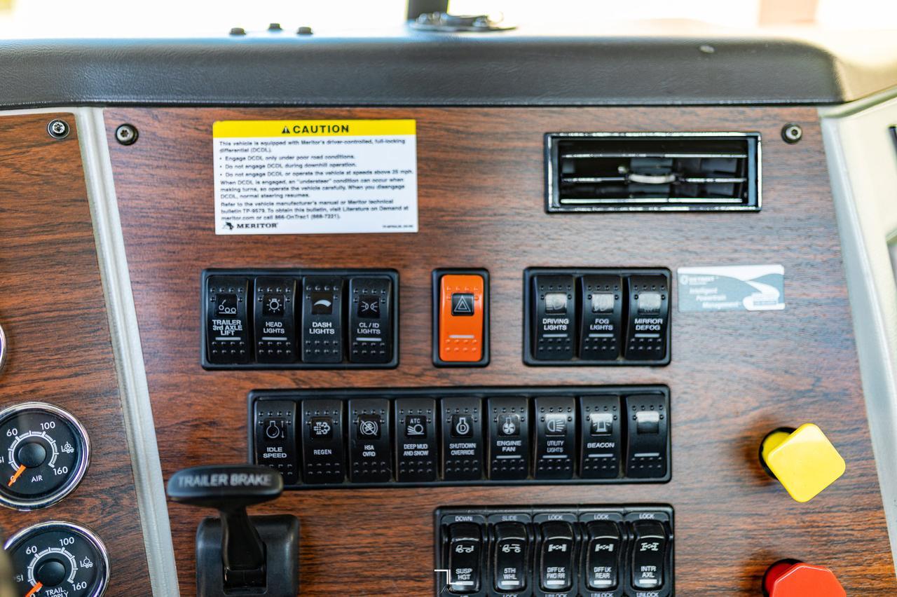 2018 Western Star 5700 XE Daycab Tractor Heavy Spec Red Deer AB