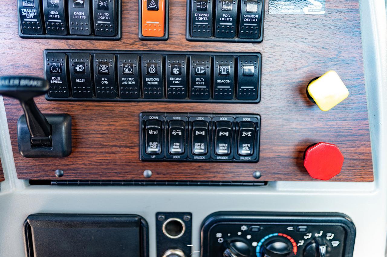 2018 Western Star 5700 XE Daycab Tractor Heavy Spec Red Deer AB