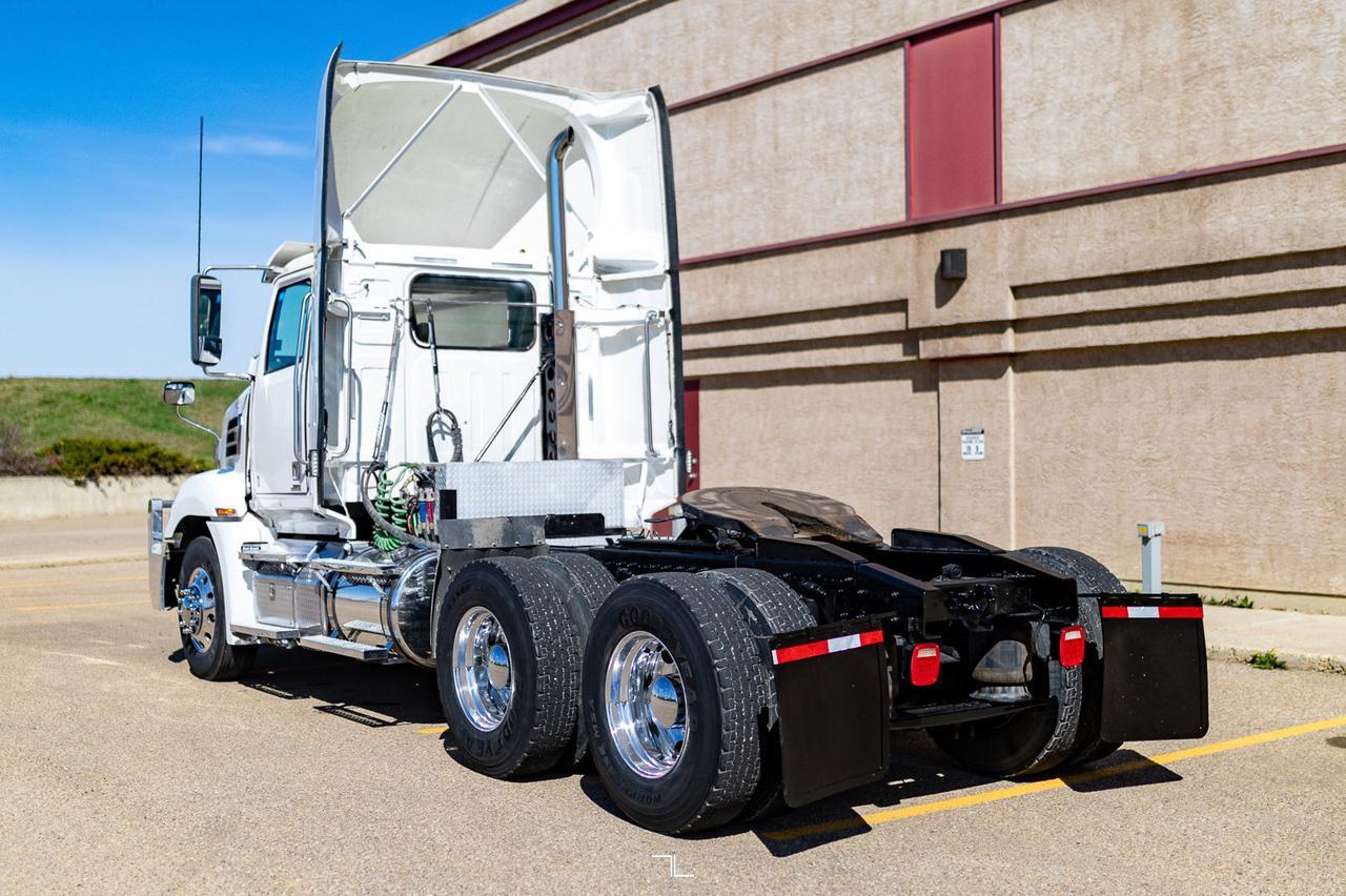 2018 Western Star 5700 XE Daycab Tractor Heavy Spec Red Deer AB