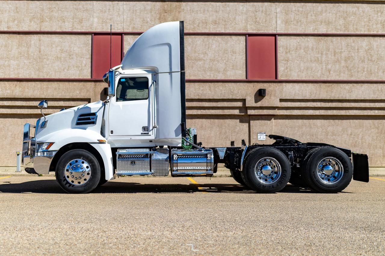 2018 Western Star 5700 XE Daycab Tractor Heavy Spec Red Deer AB