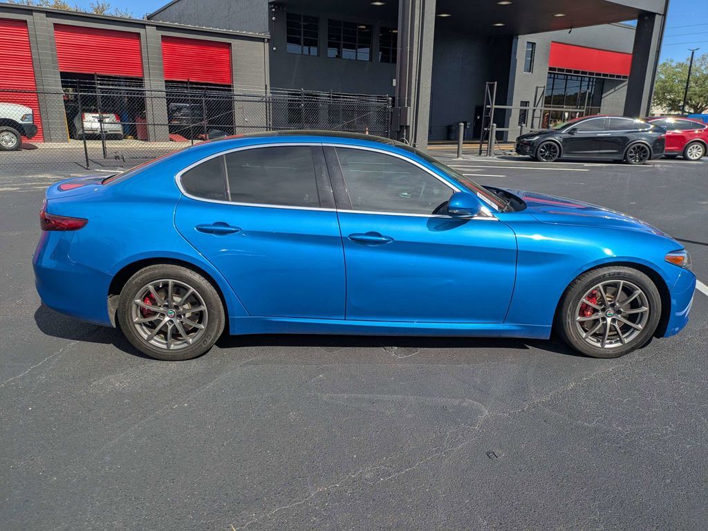 2019 Alfa Romeo Giulia Base