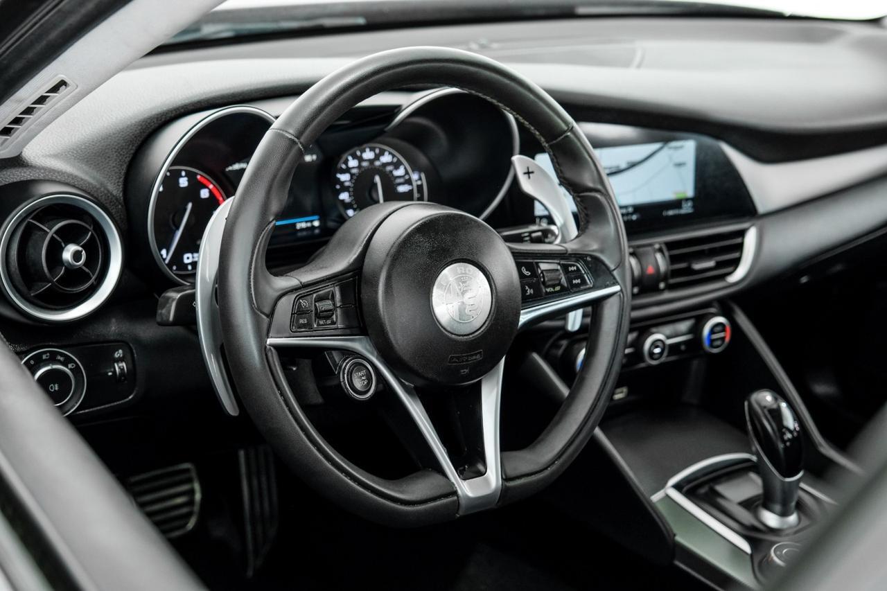 2019 Alfa Romeo Giulia Ti SPORT DRIVER ASSIST STATIC PKG BLIND SPOT ASSIST NAVIGATION SUNROOF LEATHER SEATS Carrollton TX