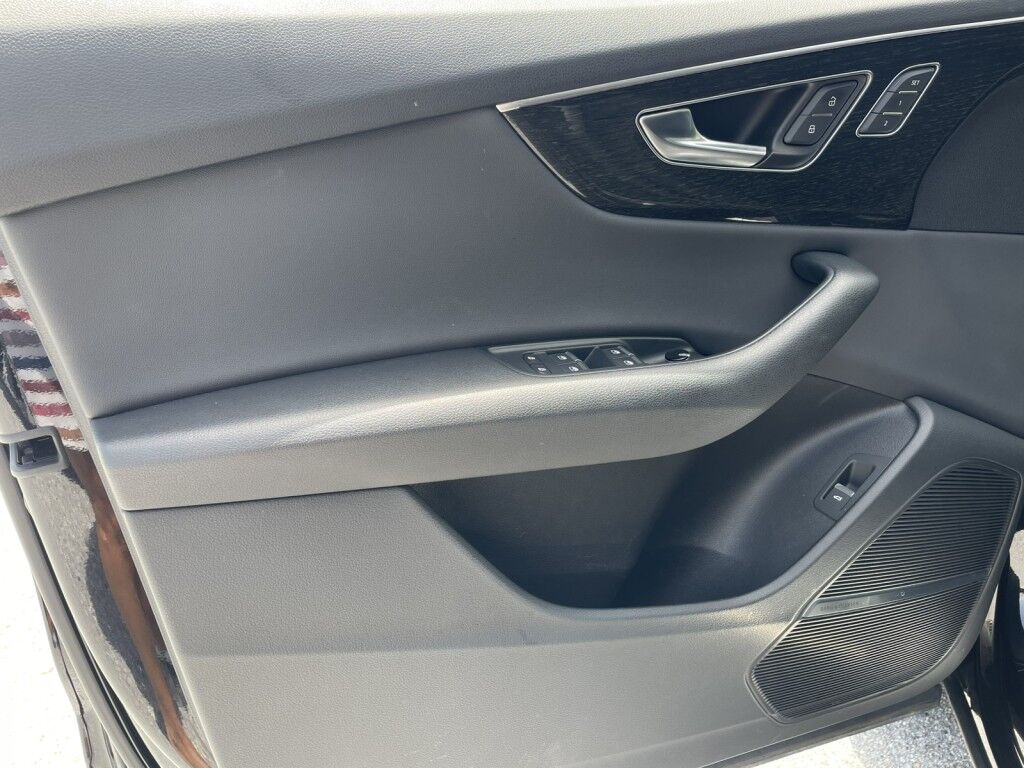 2019 Audi Q8 PREMIUM PLUS~ONLINE FINANCE~AUTO START/STOP~CAMERA SYSTEM~COOLED SEATS~HEATED SIDE MIRRORS~LEATHER SEATS~MEMORIZED SEAT SETTINGS~PANORAMIC MOONROOF / SUNROOF~PARKING SENSORS~PREMIUM SOUND SYSTEM Sarasota FL