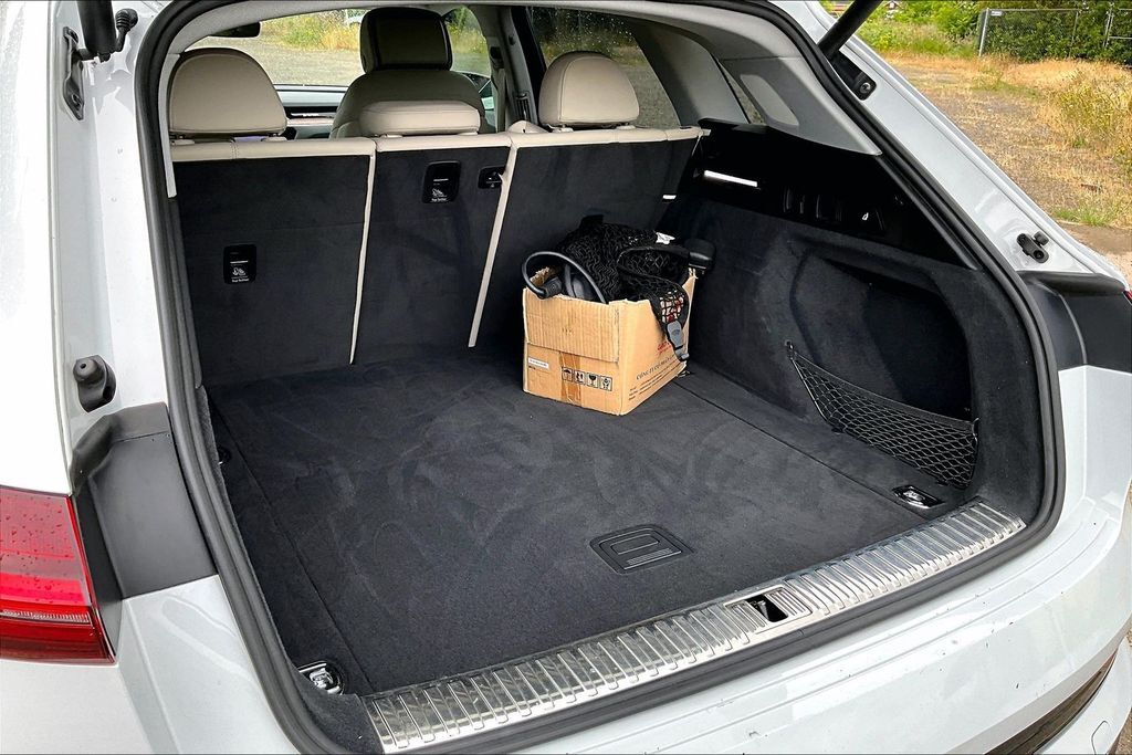 2019 Audi e-tron Prestige OR