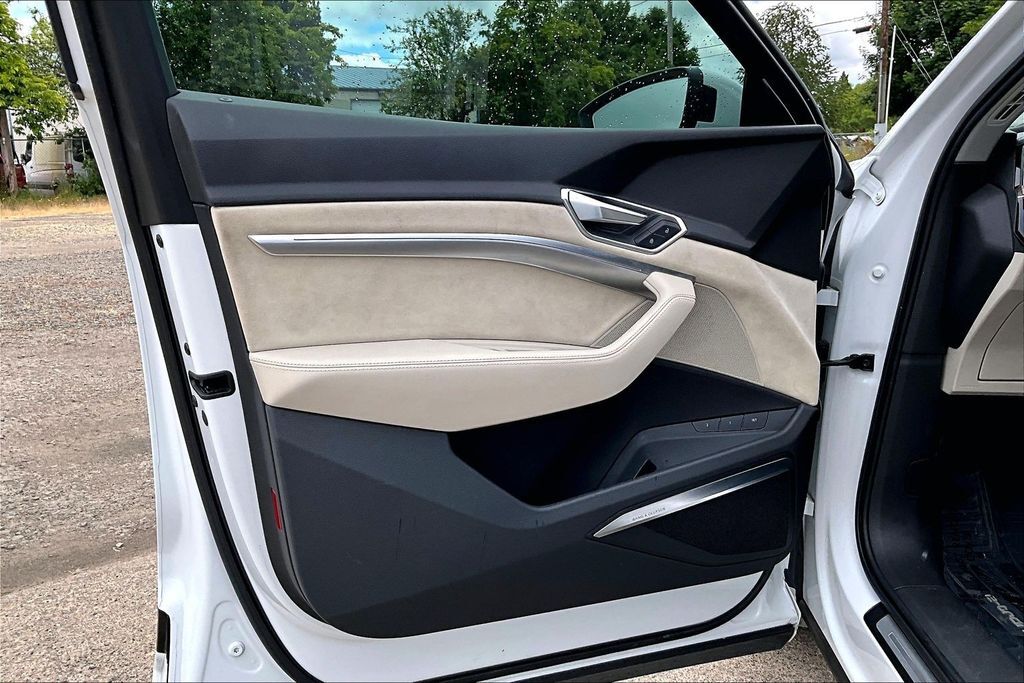 2019 Audi e-tron Prestige OR