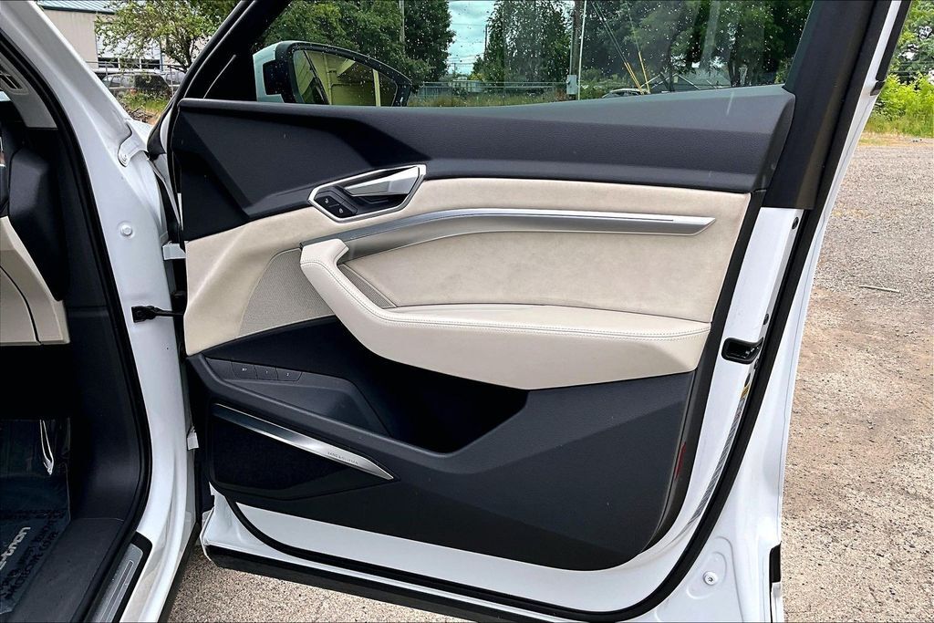 2019 Audi e-tron Prestige OR