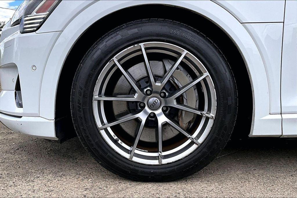 2019 Audi e-tron Prestige OR