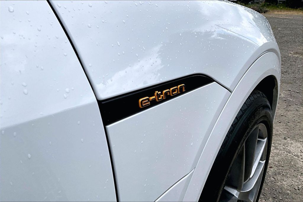 2019 Audi e-tron Prestige OR