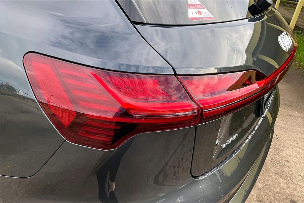 2019 Audi e-tron Prestige OR