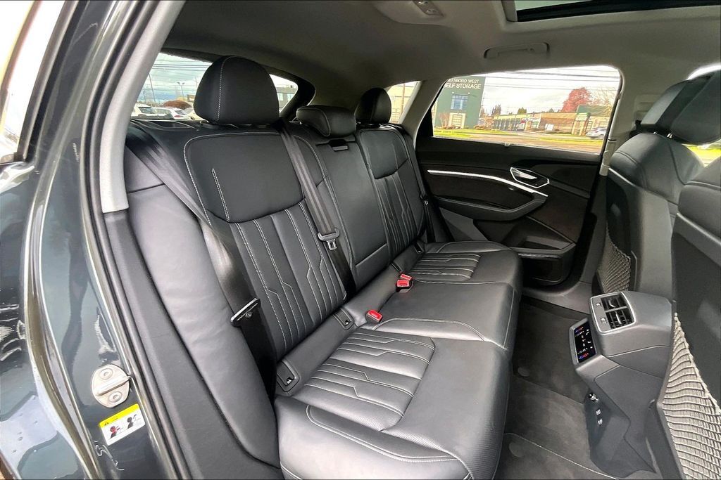 2019 Audi e-tron Prestige OR