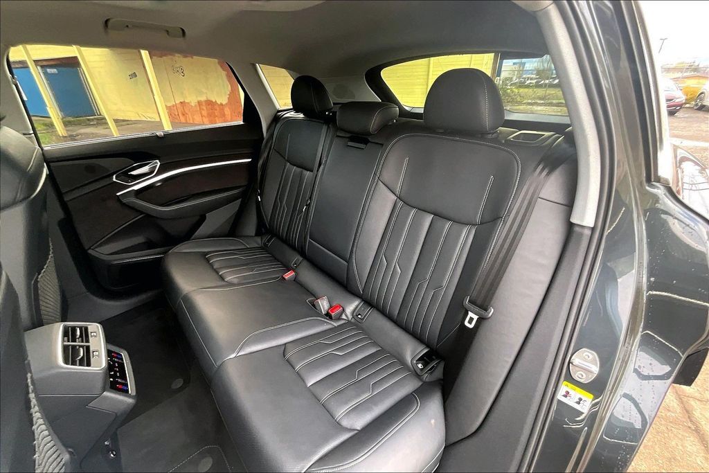 2019 Audi e-tron Prestige OR