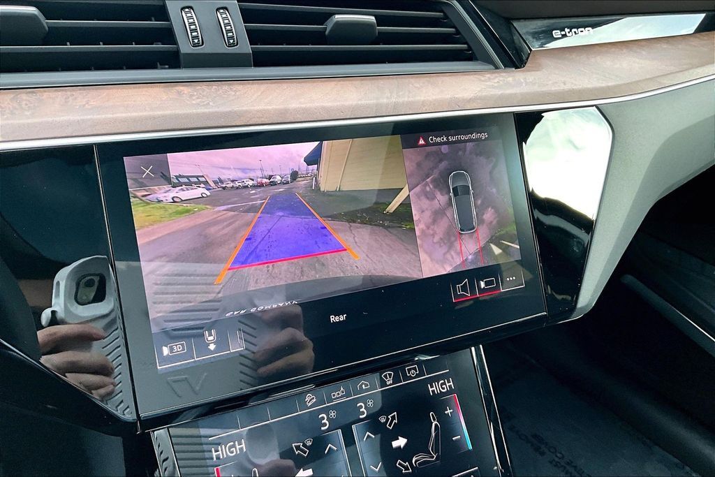 2019 Audi e-tron Prestige OR