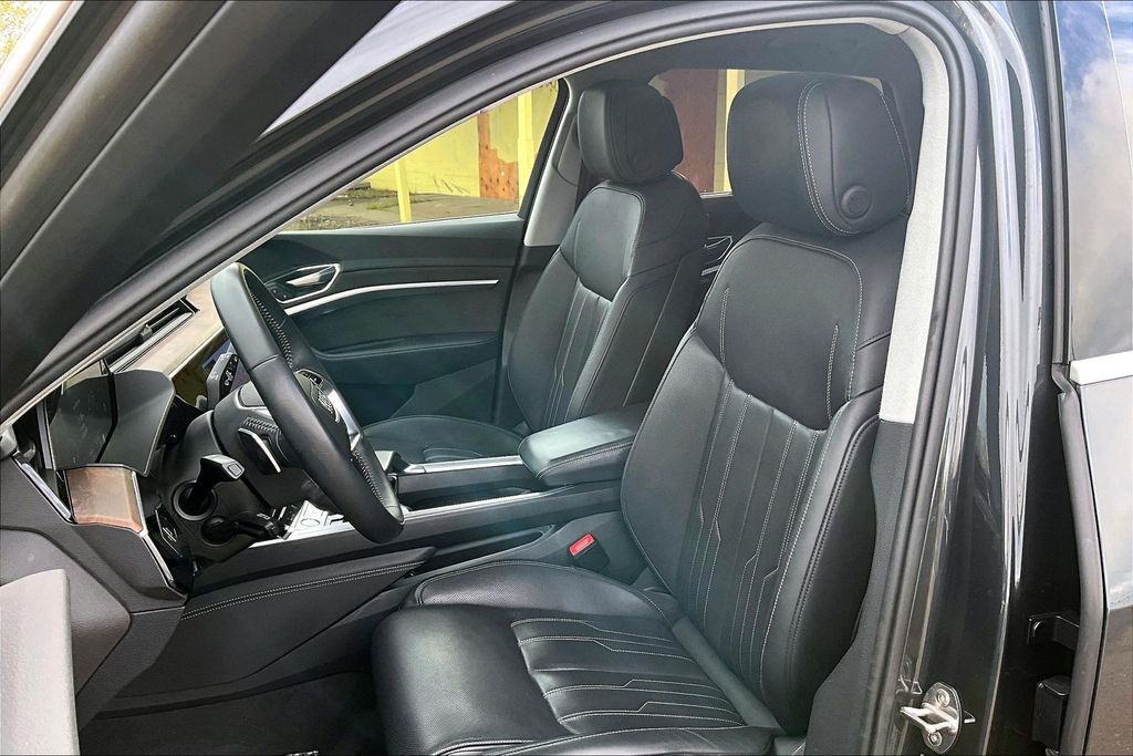 2019 Audi e-tron Prestige OR