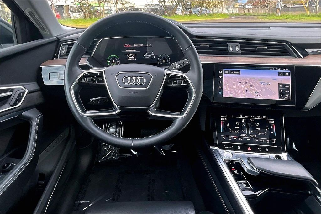2019 Audi e-tron Prestige OR