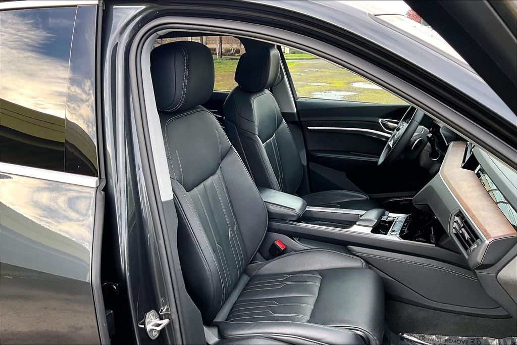 2019 Audi e-tron Prestige OR