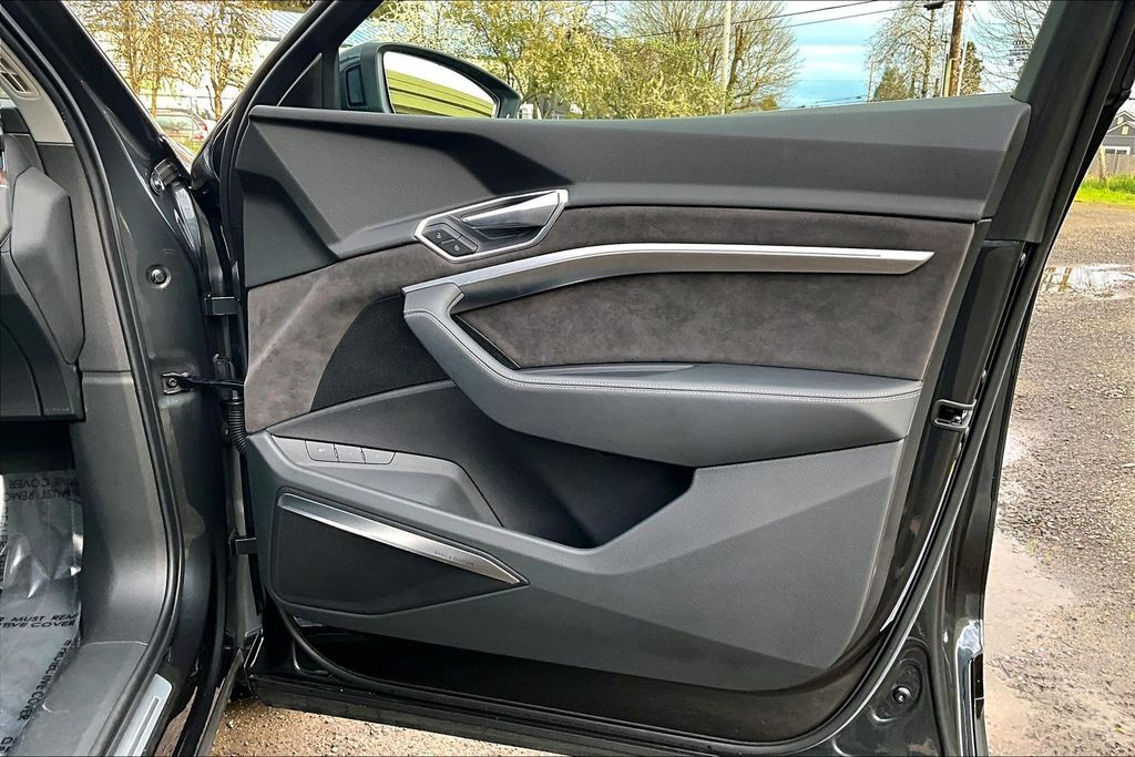 2019 Audi e-tron Prestige OR