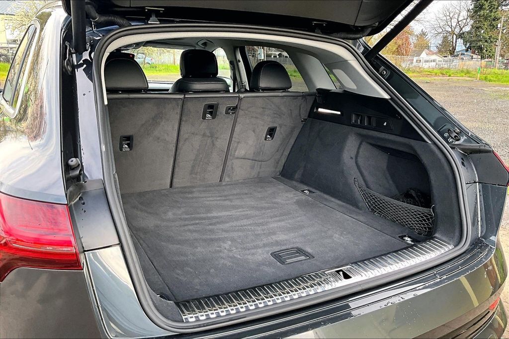 2019 Audi e-tron Prestige OR