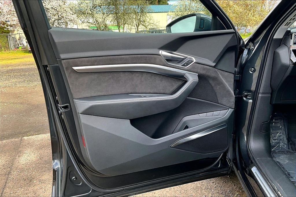 2019 Audi e-tron Prestige OR