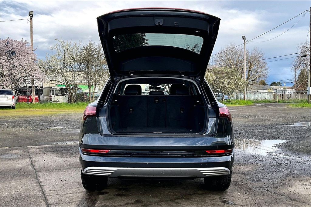 2019 Audi e-tron Prestige OR