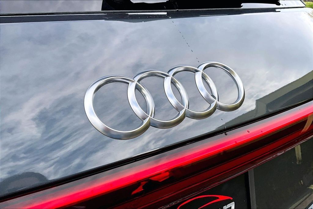 2019 Audi e-tron Prestige OR