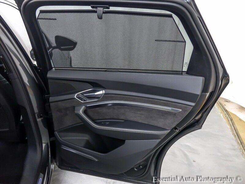 2019 Audi e-tron Prestige PRICE INCLUDES $4000 IRS TAX CREDIT!! YOU MUST QUALIFY! Willowbrook IL