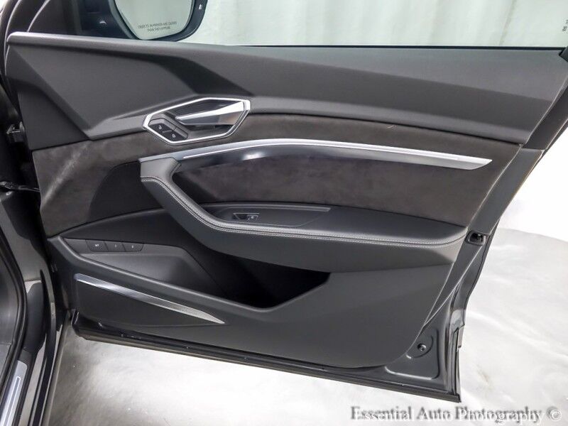 2019 Audi e-tron Prestige PRICE INCLUDES $4000 IRS TAX CREDIT!! YOU MUST QUALIFY! Willowbrook IL
