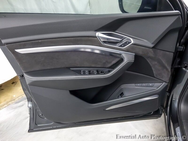 2019 Audi e-tron Prestige PRICE INCLUDES $4000 IRS TAX CREDIT!! YOU MUST QUALIFY! Willowbrook IL
