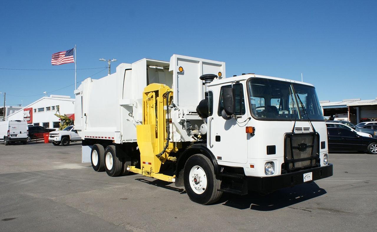 2019 Autocar ACX64 33 Yard G-S Products Side Loader Garbage Truck