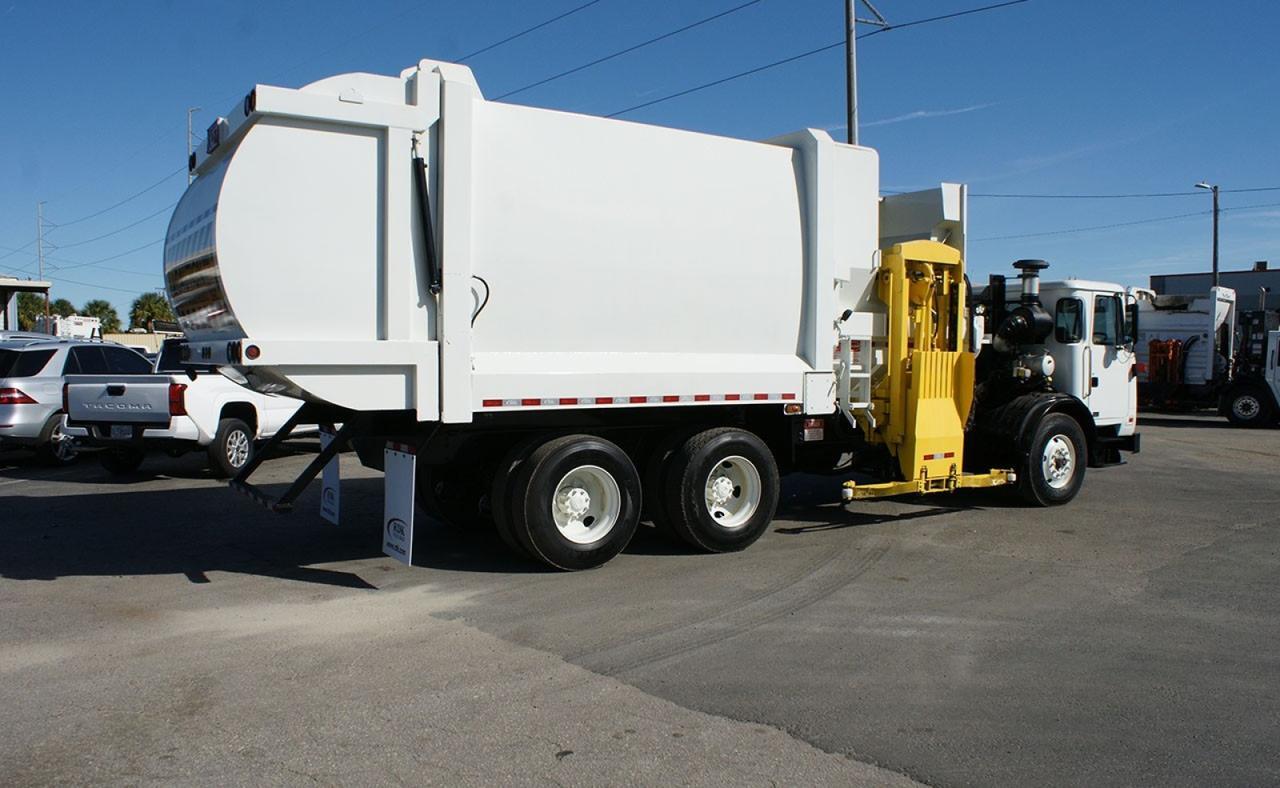 2019 Autocar ACX64 33 Yard G-S Products Side Loader Garbage Truck