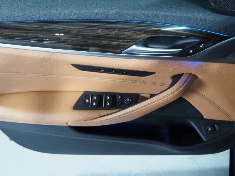 2019 BMW 5 Series 540i *DRIVER ASSIST PLUS PKG, HEADS-UP DISPLAY, NAVIGATION, ADAPTIVE CRUISE, SAFETY ALERTS, 360 VIEW CAMERAS, MOONROOF, DAKOTA LEATHER, HEATED/MULTI-CONTOUR SEATS, COMFORT ACCESS, WIRELESS CHARGING, APPLE CARPLAY Round Rock TX