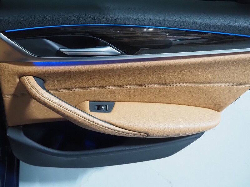 2019 BMW 5 Series 540i *DRIVER ASSIST PLUS PKG, HEADS-UP DISPLAY, NAVIGATION, ADAPTIVE CRUISE, SAFETY ALERTS, 360 VIEW CAMERAS, MOONROOF, DAKOTA LEATHER, HEATED/MULTI-CONTOUR SEATS, COMFORT ACCESS, WIRELESS CHARGING, APPLE CARPLAY Round Rock TX