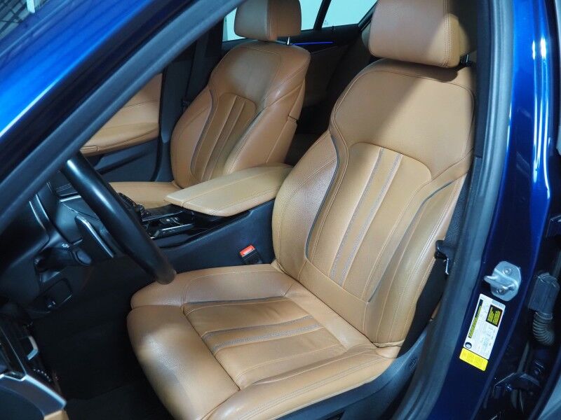 2019 BMW 5 Series 540i *DRIVER ASSIST PLUS PKG, HEADS-UP DISPLAY, NAVIGATION, ADAPTIVE CRUISE, SAFETY ALERTS, 360 VIEW CAMERAS, MOONROOF, DAKOTA LEATHER, HEATED/MULTI-CONTOUR SEATS, COMFORT ACCESS, WIRELESS CHARGING, APPLE CARPLAY Round Rock TX