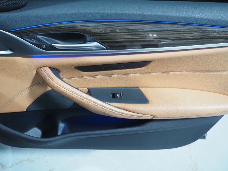 2019 BMW 5 Series 540i *DRIVER ASSIST PLUS PKG, HEADS-UP DISPLAY, NAVIGATION, ADAPTIVE CRUISE, SAFETY ALERTS, 360 VIEW CAMERAS, MOONROOF, DAKOTA LEATHER, HEATED/MULTI-CONTOUR SEATS, COMFORT ACCESS, WIRELESS CHARGING, APPLE CARPLAY Round Rock TX