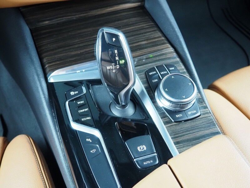 2019 BMW 5 Series 540i *DRIVER ASSIST PLUS PKG, HEADS-UP DISPLAY, NAVIGATION, ADAPTIVE CRUISE, SAFETY ALERTS, 360 VIEW CAMERAS, MOONROOF, DAKOTA LEATHER, HEATED/MULTI-CONTOUR SEATS, COMFORT ACCESS, WIRELESS CHARGING, APPLE CARPLAY Round Rock TX