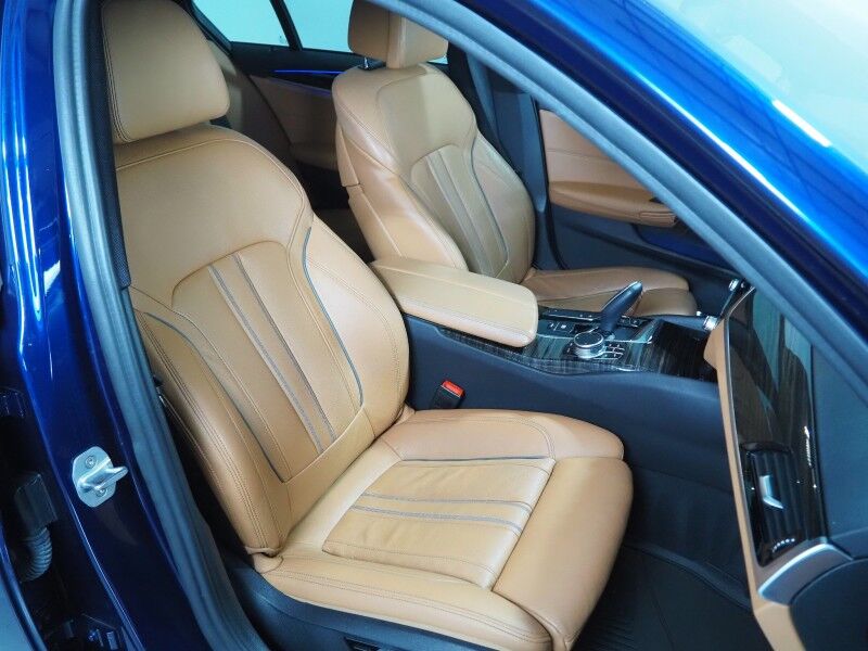 2019 BMW 5 Series 540i *DRIVER ASSIST PLUS PKG, HEADS-UP DISPLAY, NAVIGATION, ADAPTIVE CRUISE, SAFETY ALERTS, 360 VIEW CAMERAS, MOONROOF, DAKOTA LEATHER, HEATED/MULTI-CONTOUR SEATS, COMFORT ACCESS, WIRELESS CHARGING, APPLE CARPLAY