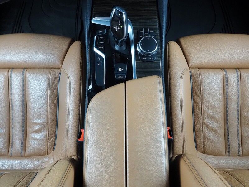 2019 BMW 5 Series 540i *DRIVER ASSIST PLUS PKG, HEADS-UP DISPLAY, NAVIGATION, ADAPTIVE CRUISE, SAFETY ALERTS, 360 VIEW CAMERAS, MOONROOF, DAKOTA LEATHER, HEATED/MULTI-CONTOUR SEATS, COMFORT ACCESS, WIRELESS CHARGING, APPLE CARPLAY Round Rock TX