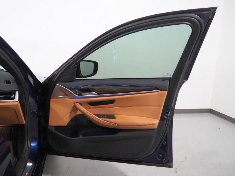 2019 BMW 5 Series 540i *DRIVER ASSIST PLUS PKG, HEADS-UP DISPLAY, NAVIGATION, ADAPTIVE CRUISE, SAFETY ALERTS, 360 VIEW CAMERAS, MOONROOF, DAKOTA LEATHER, HEATED/MULTI-CONTOUR SEATS, COMFORT ACCESS, WIRELESS CHARGING, APPLE CARPLAY Round Rock TX