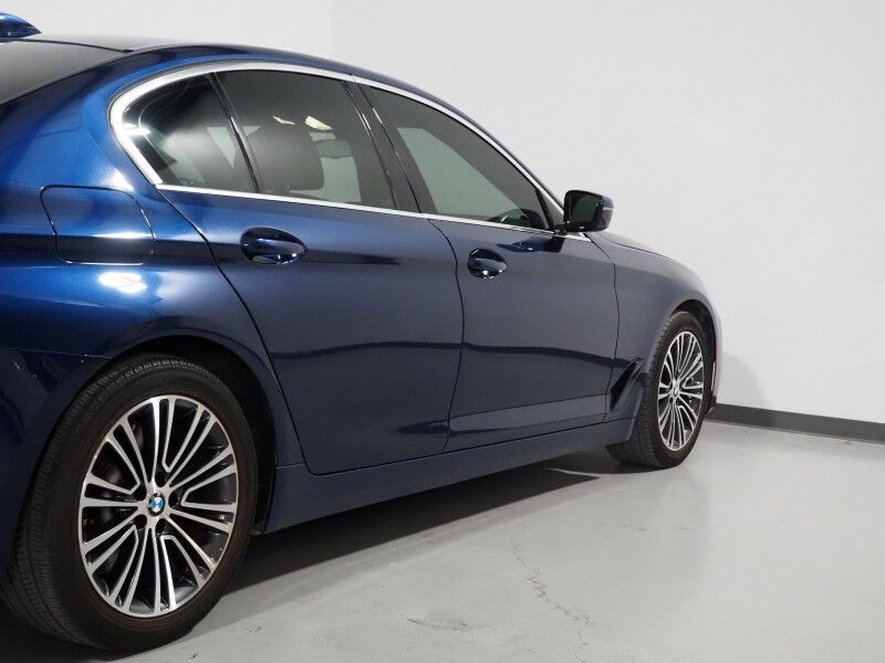 2019 BMW 5 Series 540i *DRIVER ASSIST PLUS PKG, HEADS-UP DISPLAY, NAVIGATION, ADAPTIVE CRUISE, SAFETY ALERTS, 360 VIEW CAMERAS, MOONROOF, DAKOTA LEATHER, HEATED/MULTI-CONTOUR SEATS, COMFORT ACCESS, WIRELESS CHARGING, APPLE CARPLAY Round Rock TX