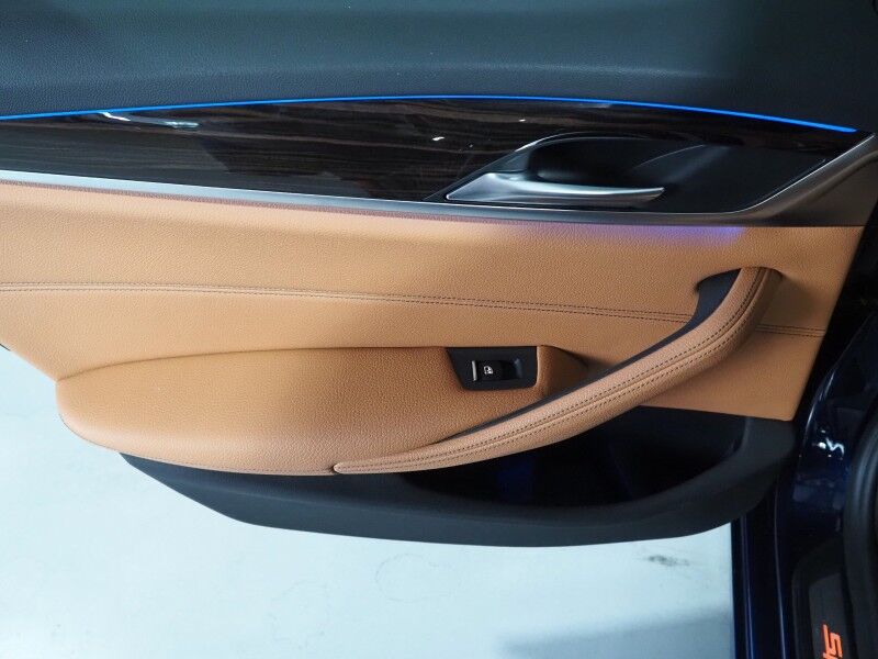 2019 BMW 5 Series 540i *DRIVER ASSIST PLUS PKG, HEADS-UP DISPLAY, NAVIGATION, ADAPTIVE CRUISE, SAFETY ALERTS, 360 VIEW CAMERAS, MOONROOF, DAKOTA LEATHER, HEATED/MULTI-CONTOUR SEATS, COMFORT ACCESS, WIRELESS CHARGING, APPLE CARPLAY Round Rock TX