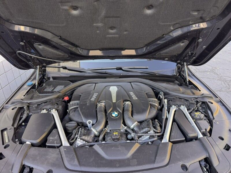 2019 BMW 750i xDrive M Sport