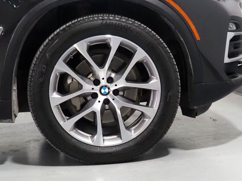 2019 BMW X5 xDrive40i AWD *HEADS-UP DISPLAY, NAVIGATION, SAFETY ALERTS, BACKUP-CAMERA, PANORAMA MOONROOF, LEATHER, HEATED SEATS, COMFORT ACCESS, REMOTE START, 20 INCH WHEELS, WIRELESS CHARGING Round Rock TX