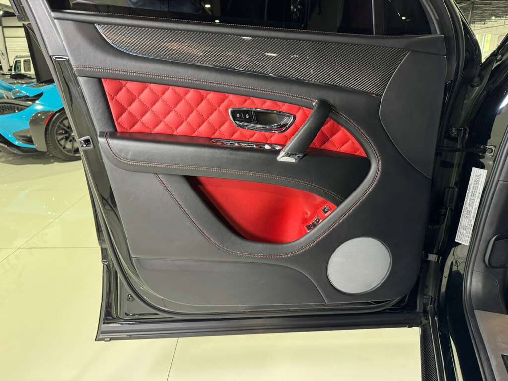 2019 Bentley Bentayga V8 Blackline Specification, Mulliner Driving Specification, carbon galore AND MUCH MORE!!! Fort Lauderdale FL