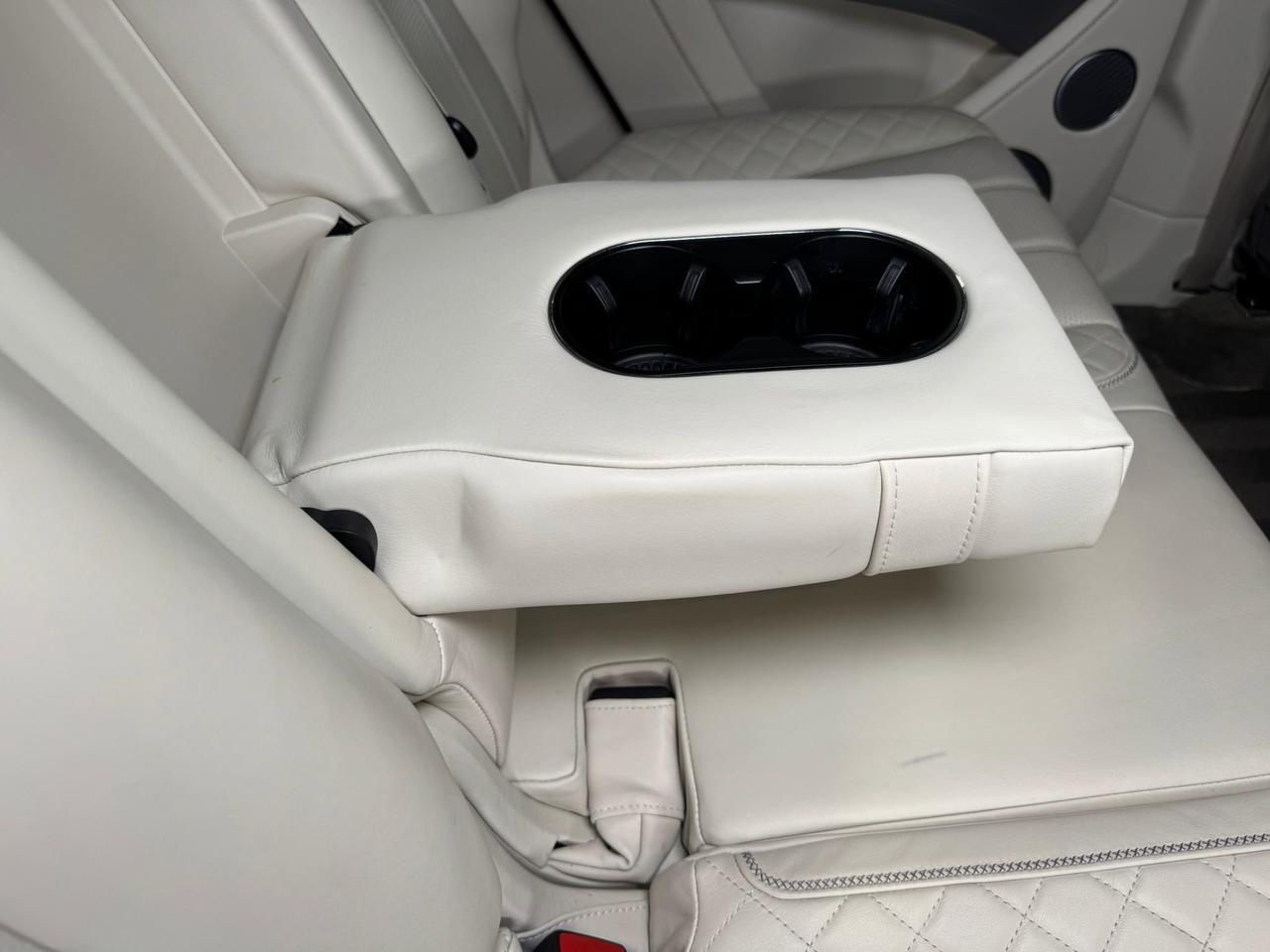 2019 Bentley Bentayga V8 Moonbeam paint, Mulliner spec, interior carbon trim, Naim audio system AND MUCH MORE!! Fort Lauderdale FL
