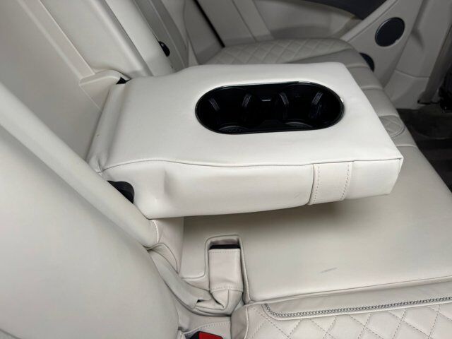 2019 Bentley Bentayga V8 Moonbeam paint, Mulliner spec, interior carbon trim, Naim audio system AND MUCH MORE!! Fort Lauderdale FL