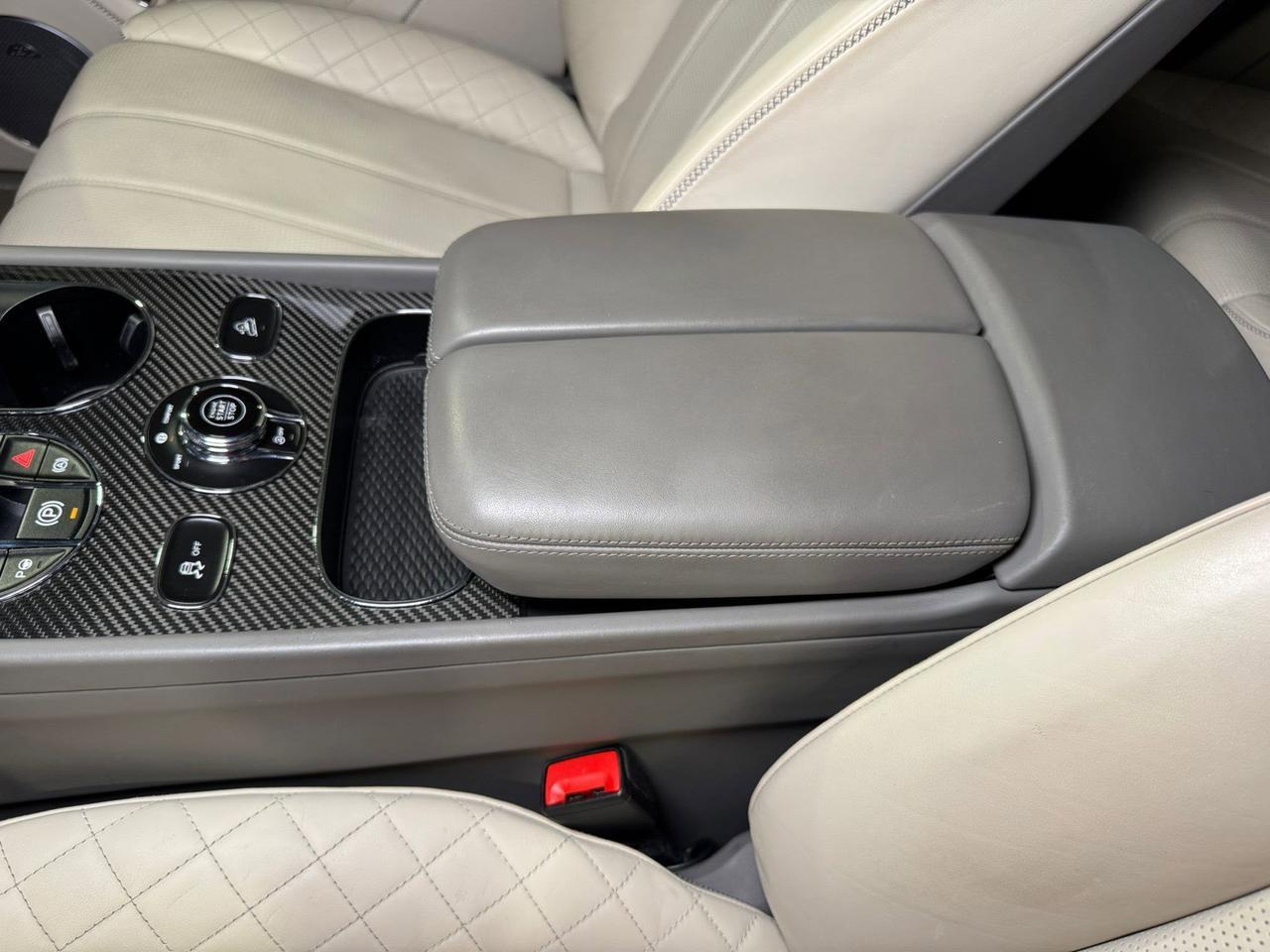 2019 Bentley Bentayga V8 Moonbeam paint, Mulliner spec, interior carbon trim, Naim audio system AND MUCH MORE!! Fort Lauderdale FL