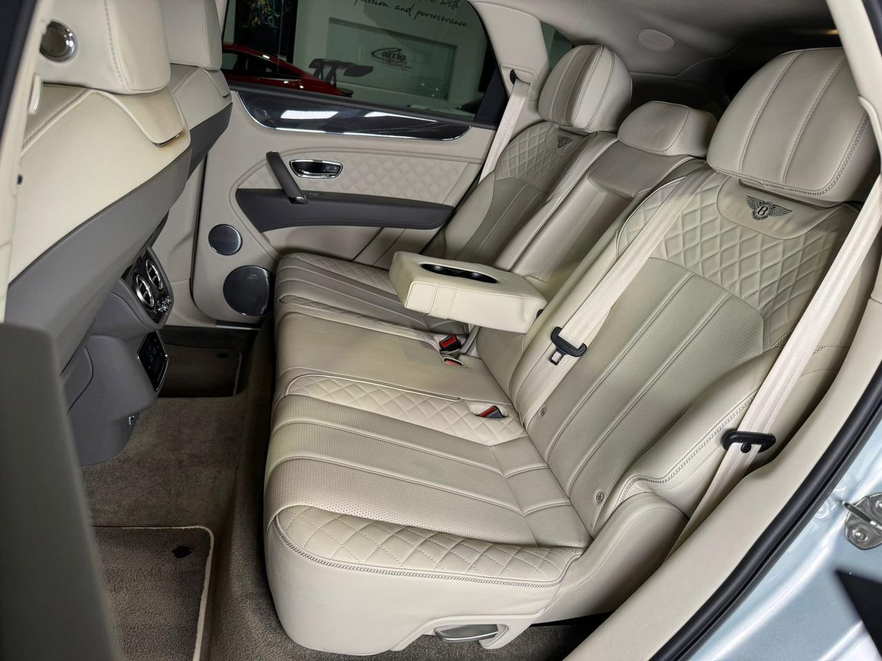 2019 Bentley Bentayga V8 Moonbeam paint, Mulliner spec, interior carbon trim, Naim audio system AND MUCH MORE!! Fort Lauderdale FL