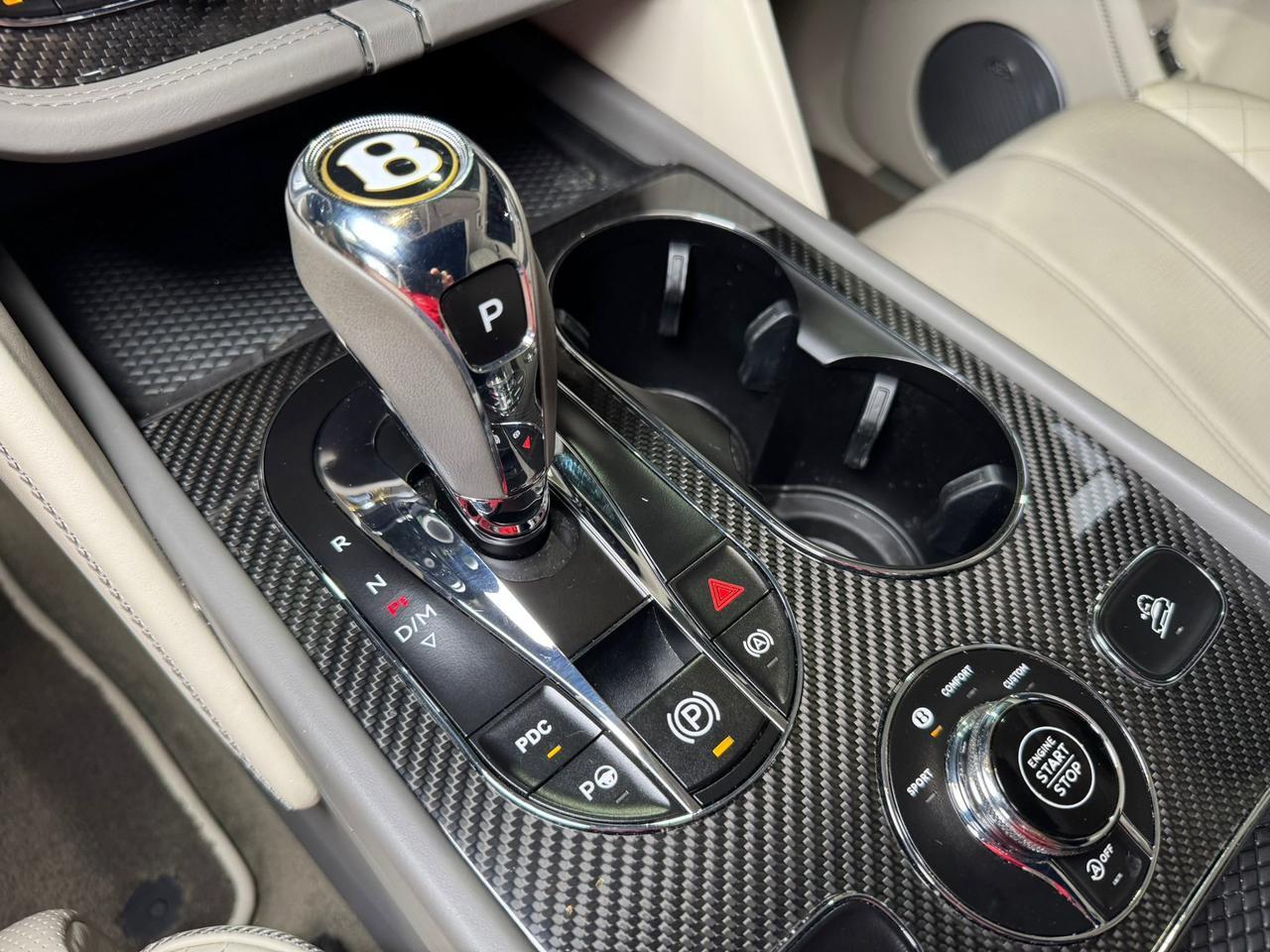 2019 Bentley Bentayga V8 Moonbeam paint, Mulliner spec, interior carbon trim, Naim audio system AND MUCH MORE!! Fort Lauderdale FL